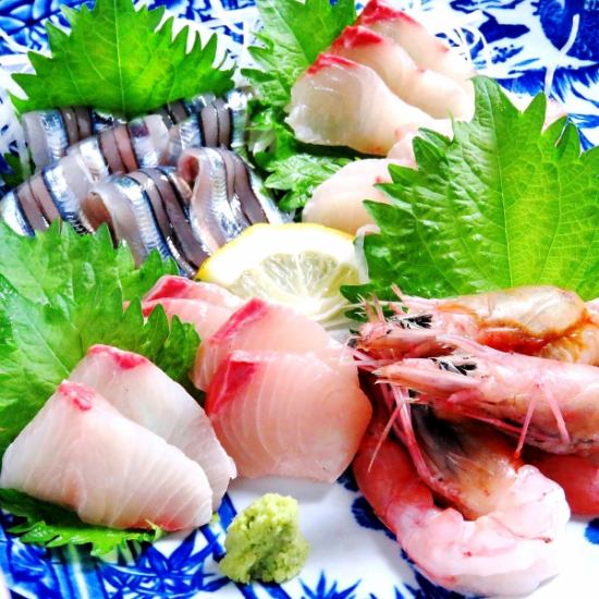 県産の新鮮な鮮魚も。飲み放題付のコースもご用意しております！