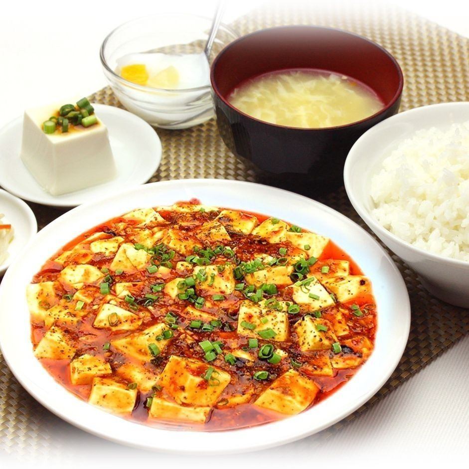 Extensive lunch menu! The 650 JPY set meal of the day is especially popular!