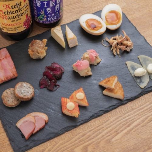 Try this assortment of 12 kinds of smoked foods (*Photo shows a serving for 2 people)