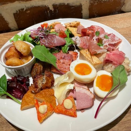 [Reservations only!] A platter of hors d'oeuvres packed with all of Fumo's popular dishes! (serves 2)