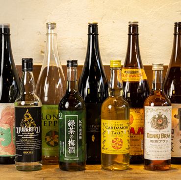 A variety of alcoholic drinks to accompany smoked food