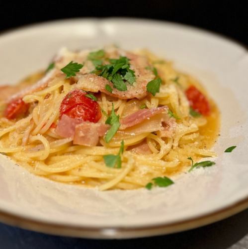 燻製ベーコンと季節野菜のパスタ