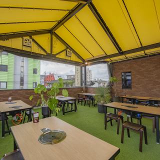 テラスには4名掛けのお席を5席ご用意がございます。会社などの集まりなどに、テラス席の開放的な雰囲気で是非お食事をお楽しみ下さい☆