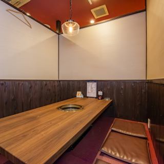 6席座敷を2席ご用意しております！ご家族様でのご利用や宴会に是非ご利用下さい。お座敷は繋げて12名でのご利用も可能です◎