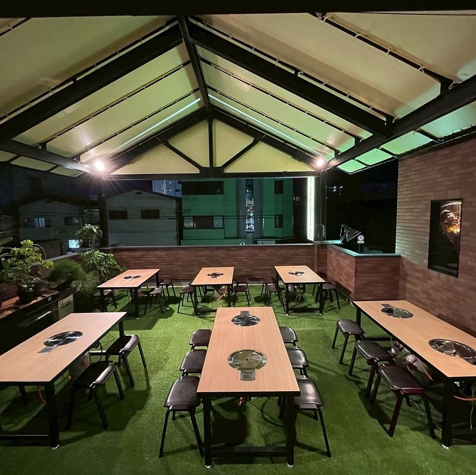 広々としたテラス席は大人数での宴会にオススメ！