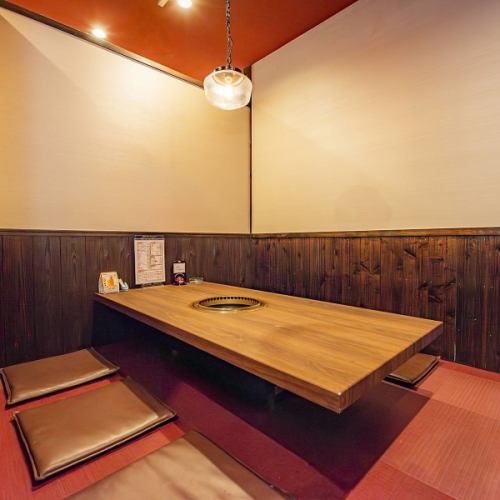 6名様座敷を2部屋ご用意しております。ご家族様でのご利用や宴会に是非ご利用下さい。お座敷は繋げて12名でのご利用も可能です◎