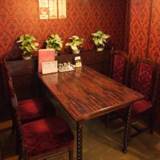 親しみやすい雰囲気の店内で本格中華をお楽しみ下さい。1階4名様テーブル席はデートやご友人同士のご利用にも◎