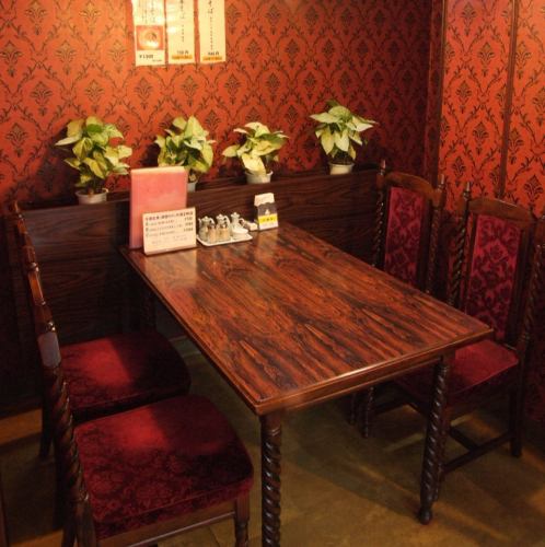 親しみやすい雰囲気の店内で本格中華をお楽しみ下さい。1階4名様テーブル席はデートやご友人同士のご利用にも◎