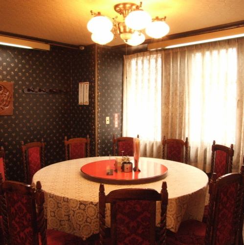 本場中国を思わせる店内