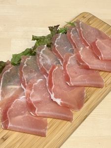 Cut off raw ham plate