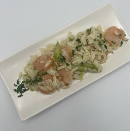 小海老とアスパラ「リゾーニ」のサラダ仕立て