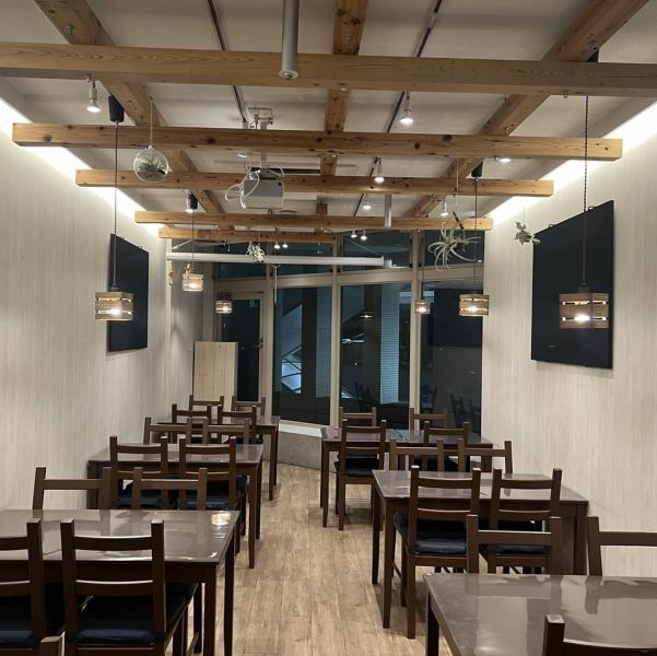 【少人数様向けも人気♪】おしゃれで明るい北欧風カフェの空間は豊洲での会食や宴会にぴったり！！自慢の逸品を詰め込んだお得なコースは2000円台～ご用意！！お席やコース内容等のご相談もお気軽に当店へお問い合わせください♪バル 食べ放題 デート 女子会 誕生日