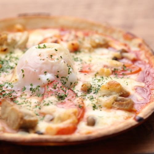 Pizza with uncured ham and soft-boiled egg