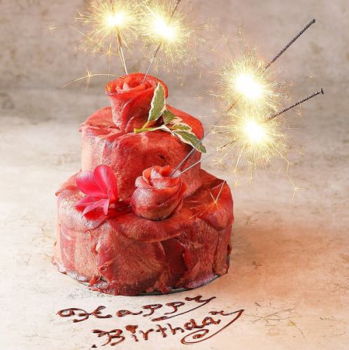 생일 기념일 특전도 다양하게 준비 !! 하라주쿠 사과와 고기 케이크 인기 ◎