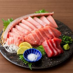 Tuna belly cut into slices