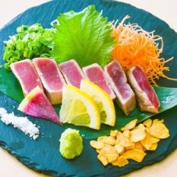 Straw-grilled tuna