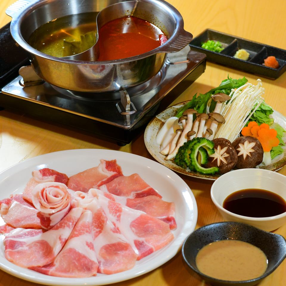 How about a meal if you are surrounded by exotic food and atmosphere ♪