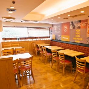 広々とした店内