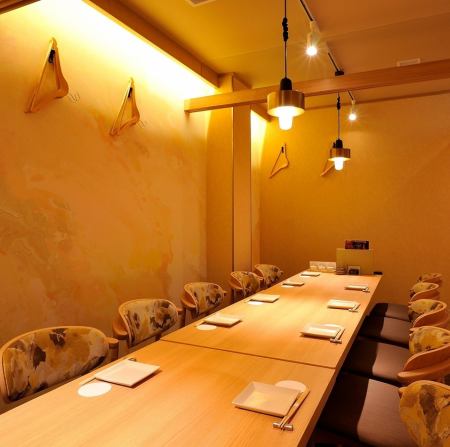 고급 요리에는 고급 공간을 ◎ 세련되고 현대적인 점내는 다양한 장면에 추천 ♪ 동료 내의 회식과 접대 등 각 장면에 맞게 자리를 준비합니다.희망하시는 좌석이 있으면 예약시 부담없이 상담해 주십시오.※ 사진은 이미지입니다.