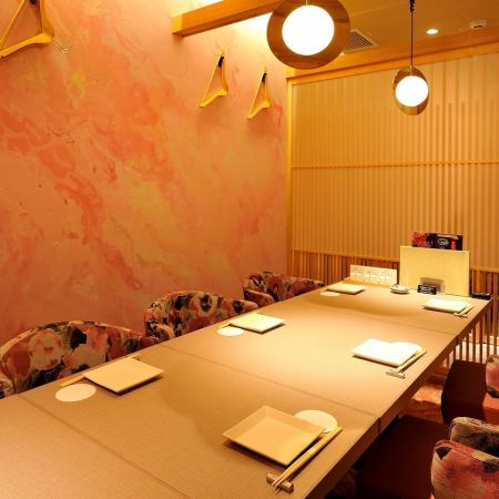 느긋하게 소파 타입의 개인실도 있습니다.고급 화의 공간은 접대에도 추천입니다.개인실 연회는 최대 30분까지 이용하실 수 있습니다◎인원수・예산 등, 부담없이 점포까지 상담해 주십시오!희망하시는 방이 있으면 예약시에 전해 주십시오.※ 사진은 이미지입니다.