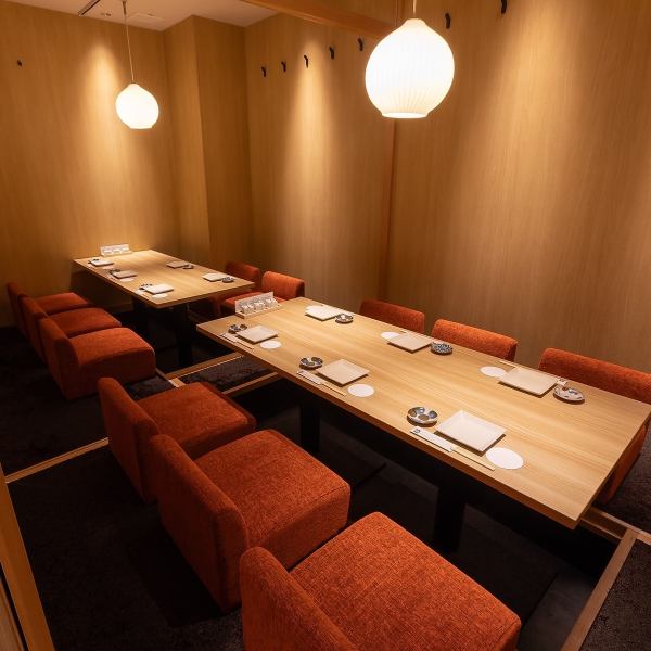 【デート・女子会・合コンに◎】 お洒落でスタイリッシュな店内はデートや女子会、合コンにもオススメ！テーブル席はもちろん、最大30名様でご利用可能な掘りごたつ席も完備★ご宴会に最適なお部屋は人気につき、早めのご予約がおすすめです♪各種ご宴会にもぜひご利用ください！