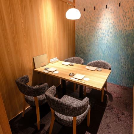 デートから女子会・合コン・同窓会まで、様々なシーンにご利用いただけるテーブル席◎各種ご宴会にぴったりの飲み放題付きコースも多彩にご用意しております！三田でのお食事・ご宴会に是非ご利用ください♪個室のご予約はお早めに！