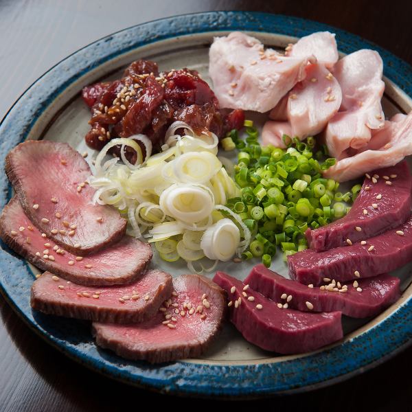 Buy a whole head of fresh offal from Hokkaido! [Meat sashimi platter] 1,500 yen (tax included)