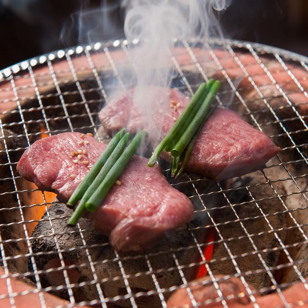 Our popular menu★We are confident in the thickness!!! [Beef tongue (top)] 1,600 yen (tax included)