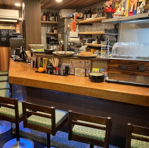 カウンター席を8席ご用意しております。