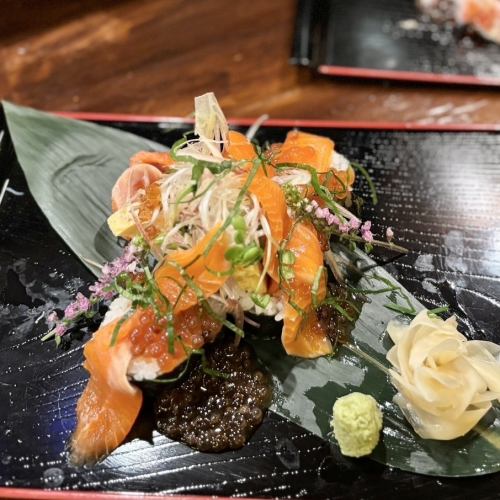 阿武隈産サーモンの親子巻き