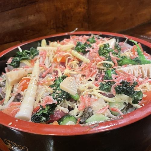 四季毎でご用意。海鮮バラちらし