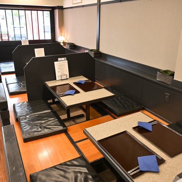 【小上がりでゆったり靴を脱いでくつろげる】小上がり席は靴を脱いだ状態で、足をおろしてリラックスいただけるお席もご用意ございます。カジュアルフレンチやカフェメニューをお楽しみいただけます！