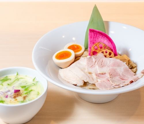 Rich chicken broth tsukesoba