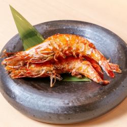 1 grilled shrimp that can be eaten whole