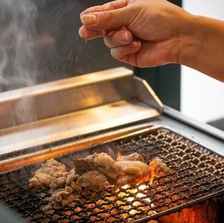 炭火焼き鳥と鶏白湯出汁を用いた鶏専門店！