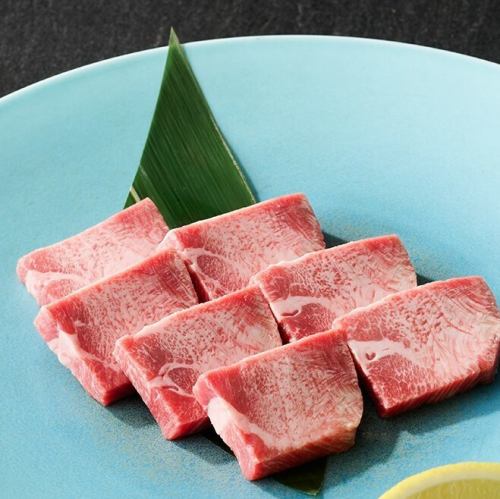 【トラジ名物】黒毛和牛の上タン塩-Tカット-2640円(税込)