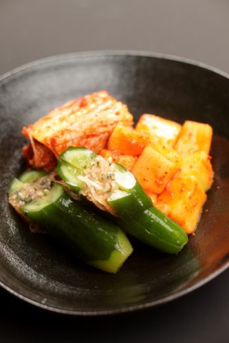 Chinese cabbage kimchi / radish kimchi / cucumber kimchi