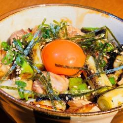 炭烤鸡肉蛋饭