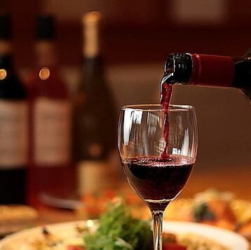 The warm lighting and interior design incorporating Japanese elements enhance the deliciousness of the European cuisine. There is also counter seating, creating an atmosphere where even solo diners can feel comfortable stopping by. The high-quality space and service that can only be found in the main dining area of a hotel will allow you to relax to your heart's content.Enjoy the elegant and sophisticated atmosphere, perfect for anniversaries.