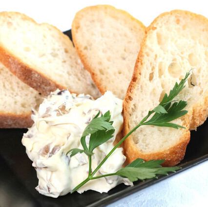 ● Mascarpone with smoked daikon radish and Nara pickles