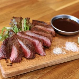Charcoal grilled lean steak (100g)