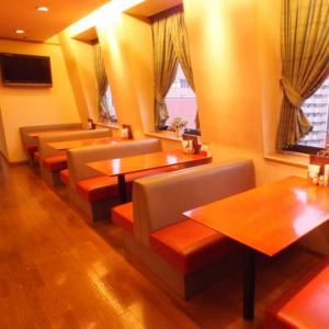 ソファ席もございますので、ゆっくりとおくつろぎ頂けます。