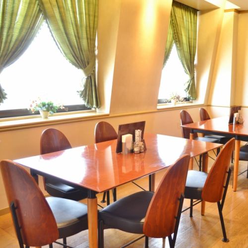 広々とした室内でゆっくりお食事出来ます☆