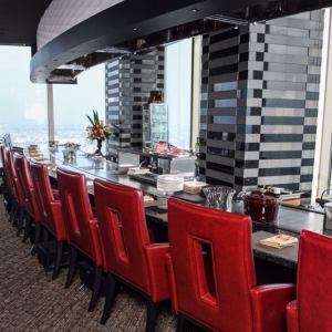 There are 12 counter seats where you can see the scenery of Shizuoka.The view from the 25th floor of Sakai Tower is superb both day and night! Ideal for banquets and entertainment with small groups, birthdays and anniversaries.Please come to our store if you want to taste extraordinary.You can spend a luxurious time with your loved one.