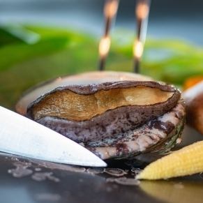 葵スペシャル (活け黒鮑)お1人様31,000円