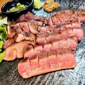 【如果您不知道該選什麼，那就選這個吧！海不動的人氣菜品】三種肉類拼盤 / 稻草烤牛舌