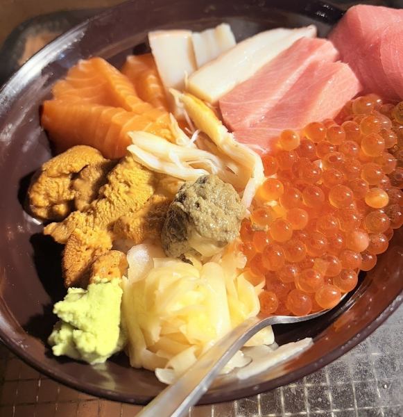 【肉刺しが大大大人気!】大人気の肉刺しは種類豊富にご用意しております!レバ刺し、ハツ刺し、牛刺し、馬刺し、生ラムなど、新鮮で美味しい肉刺しが揃っています!是非ご賞味ください