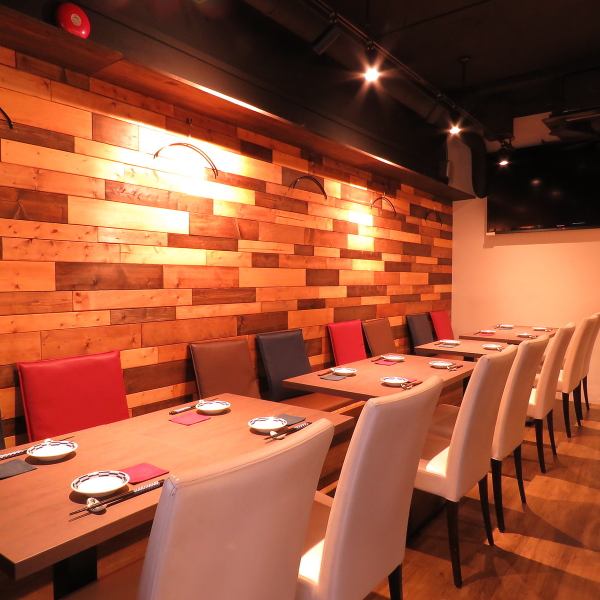 ■ We make a seat according to the number of people ♪ ■ There is a table seat where the wall side is a sofa as a total of 14 seats! Each table up to 2 persons ~ 4 persons according to the number of customers As you can make, please use for small to medium-sized banquets ♪