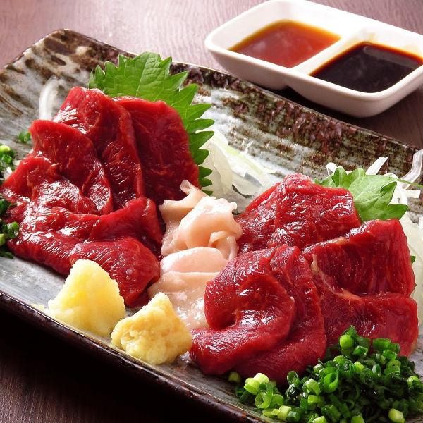 [Directly delivered from Tsukuda Ranch in Kagoshima!] Our most popular menu item! "Special horse sashimi" from 1,980 yen!