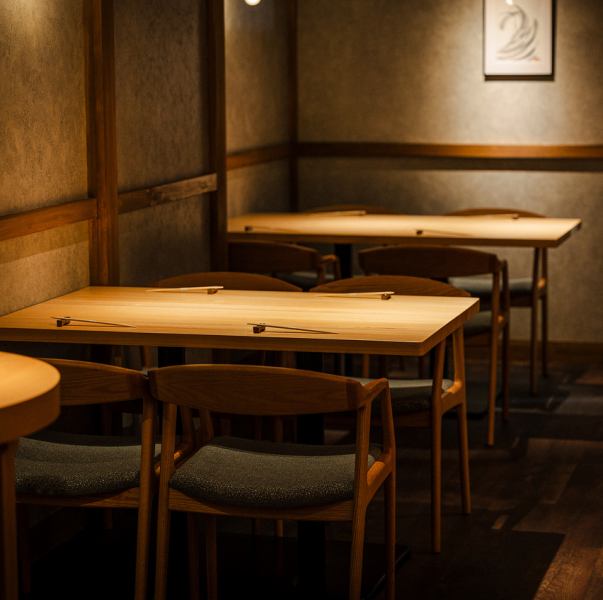 【飲み放題付きコースあり◇4500円～】 しっかりとしたカウンター席ではありながらもどこかほっとするようなアットホームな雰囲気がお楽しみいただけます。 お料理の好みから他愛もない話まで、カウンター越しに大将との会話も弾むはず♪単品でもお楽しみいただけますが、飲み放題付きコース4500円～もご用意しております！